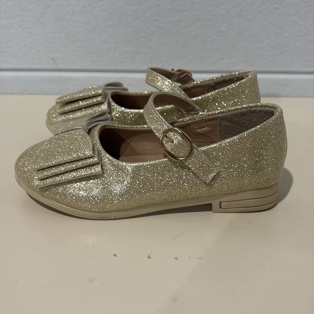 Pipperdoodles by Pip Squeak’s Boutique Sparkly Gold Bow Shoes